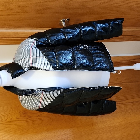Glamorous Plaid Faux Patent Leather Puffer Jacket Size M - Picture 3 of 9